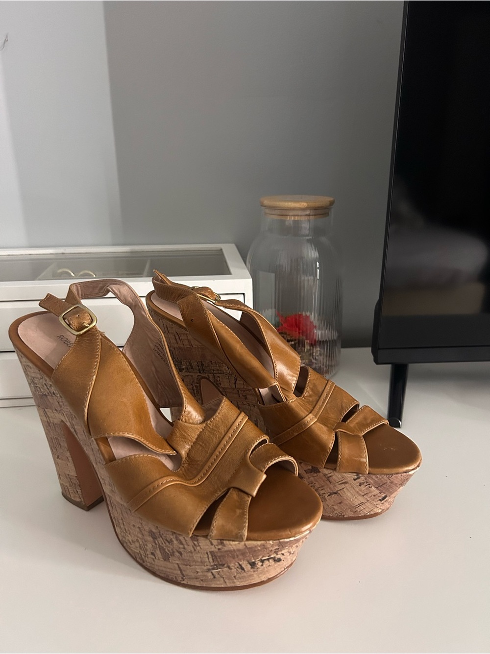 Roberto Vianni Platform Heel Sandals Tan Women’s Dress Sandals Size 9